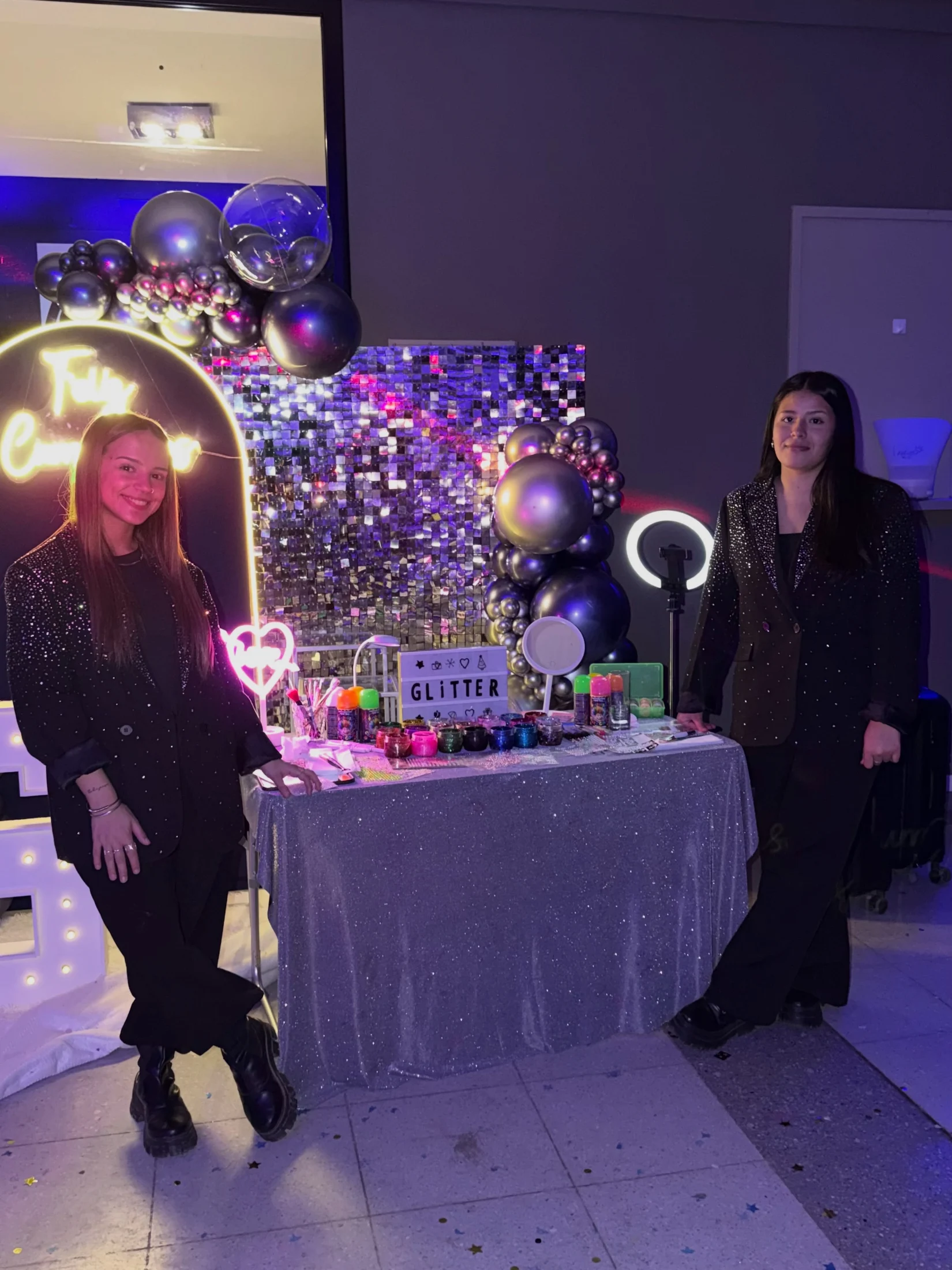 El equipo y el stand de Glitter Party Bar